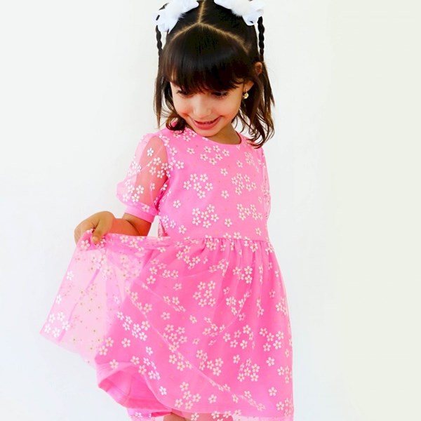  Vestido Princesa em Tule de Margaridas Rosa Neon 